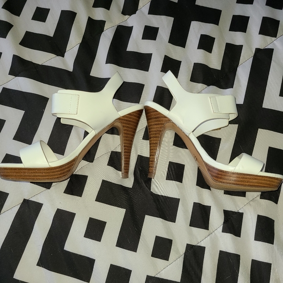 Heels - Picture 2 of 5